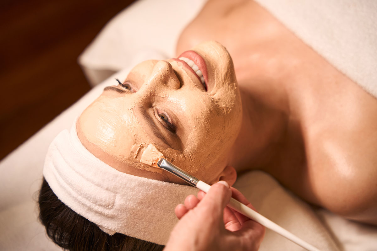 The Benefits of a Professional Esthetician Session